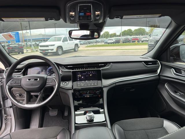 Photo of 2024 Silver Zynith Jeep Grand Cherokee