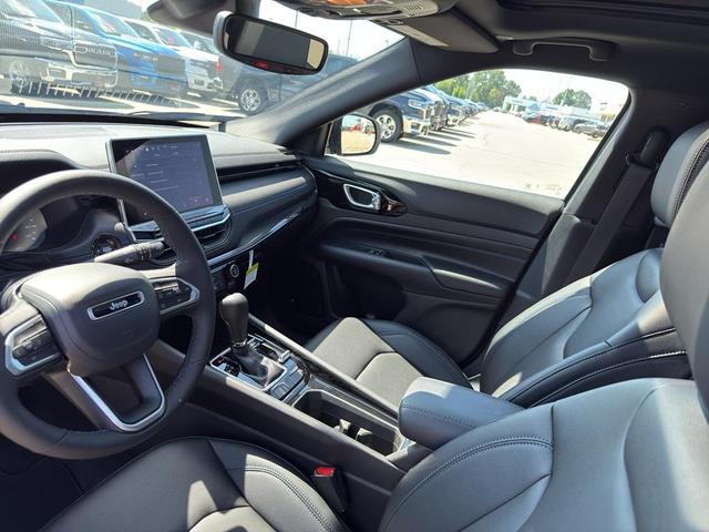 Photo of 2025 Silver Zynith Jeep Compass