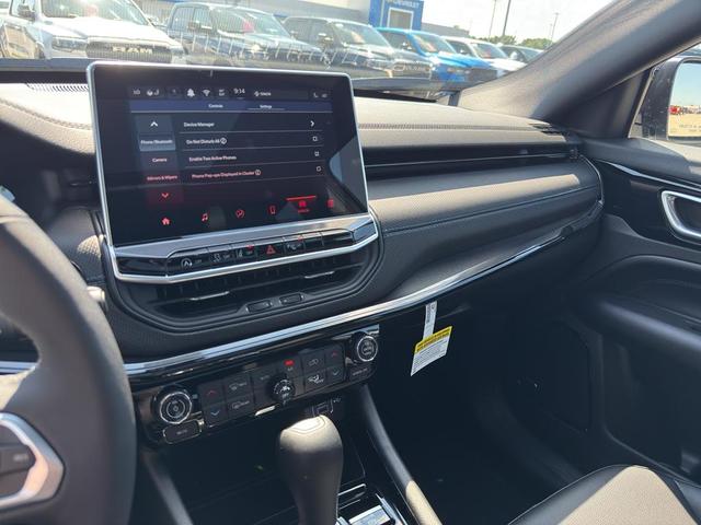 Photo of 2025 Silver Zynith Jeep Compass