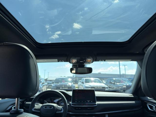 Photo of 2025 Silver Zynith Jeep Compass