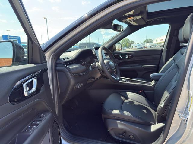 Photo of 2025 Silver Zynith Jeep Compass