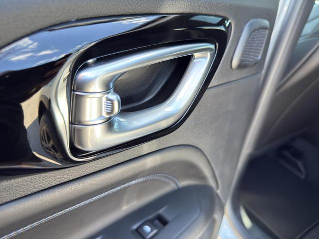 Photo of 2025 Silver Zynith Jeep Compass