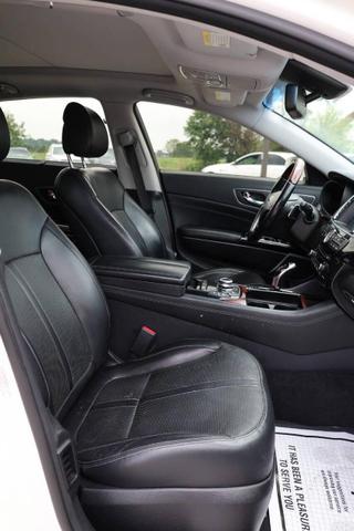 Photo of 2016 White Kia K900