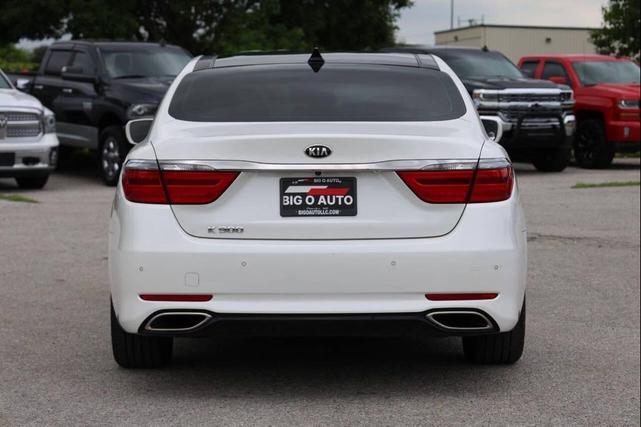 Photo of 2016 White Kia K900