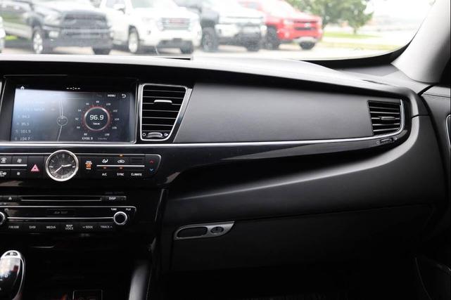 Photo of 2016 White Kia K900