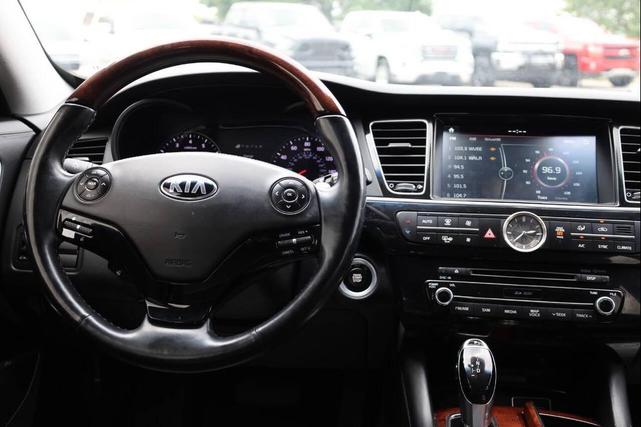 Photo of 2016 White Kia K900