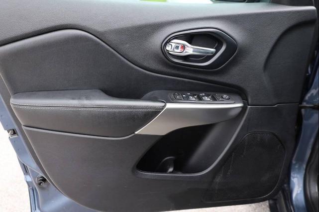 Photo of 2021 Blue Jeep Cherokee