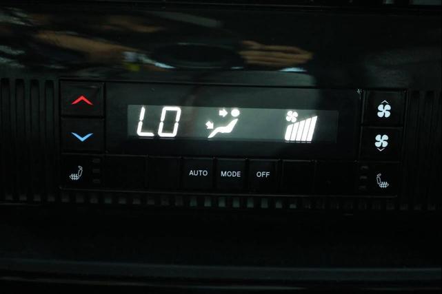 Photo of 2022 White Jeep Wagoneer
