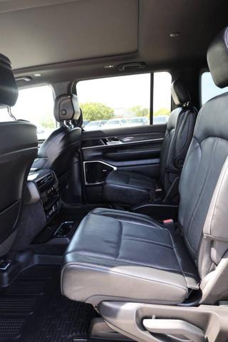 Photo of 2022 White Jeep Wagoneer