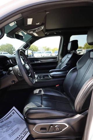 Photo of 2022 White Jeep Wagoneer
