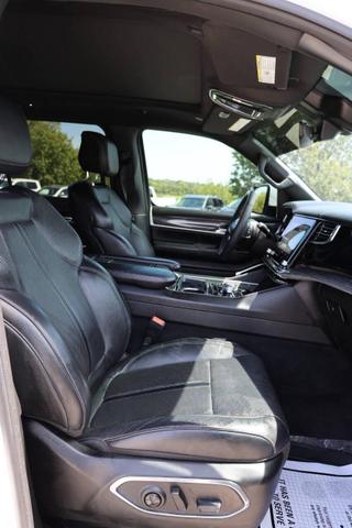 Photo of 2022 White Jeep Wagoneer