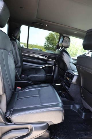 Photo of 2022 White Jeep Wagoneer