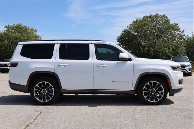 Photo of 2022 White Jeep Wagoneer