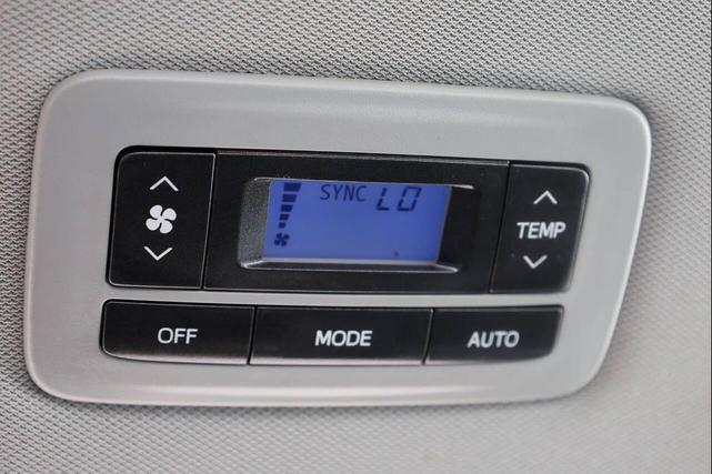 Photo of 2019 White Toyota Sienna