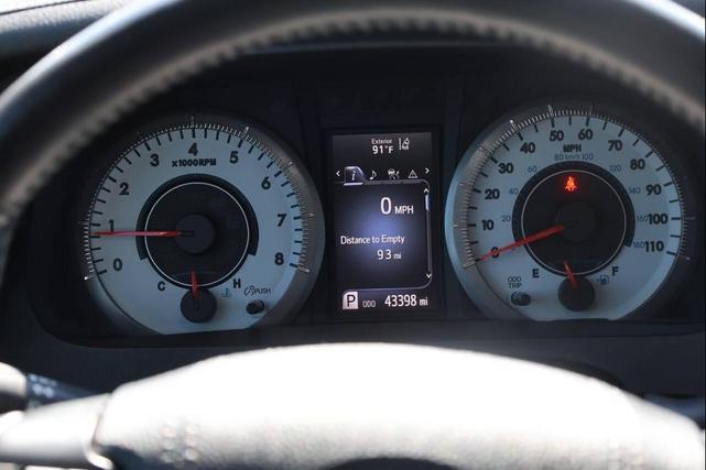 Photo of 2019 White Toyota Sienna