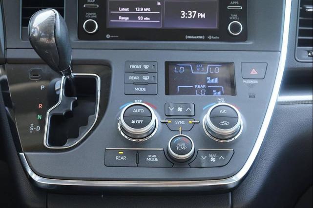 Photo of 2019 White Toyota Sienna