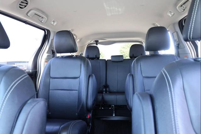 Photo of 2019 White Toyota Sienna