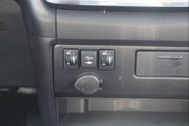 Photo of 2019 White Toyota Sienna