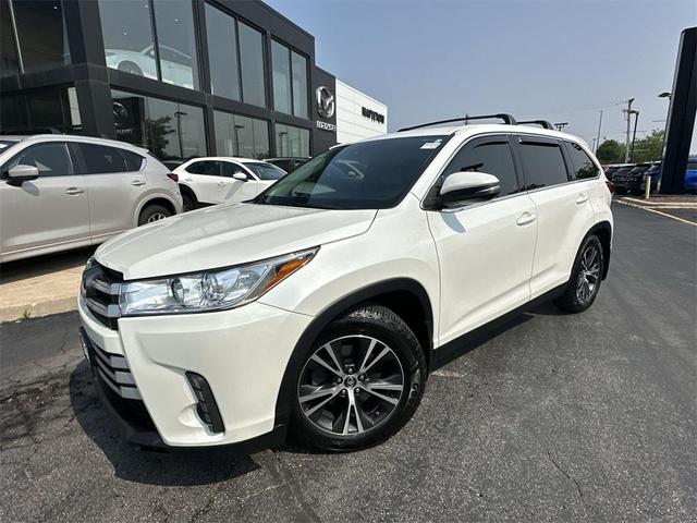 Photo of 2019 White Toyota Highlander