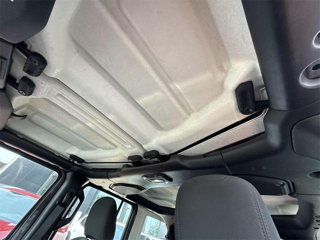 Photo of 2018 Granite Crystal Clearcoat Metallic Jeep Wrangler Unlimited