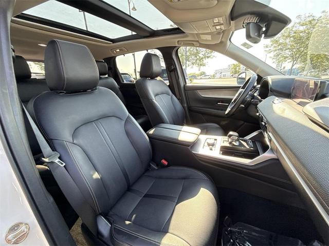 Photo of 2024 Rhodium White Metallic Mazda CX-90