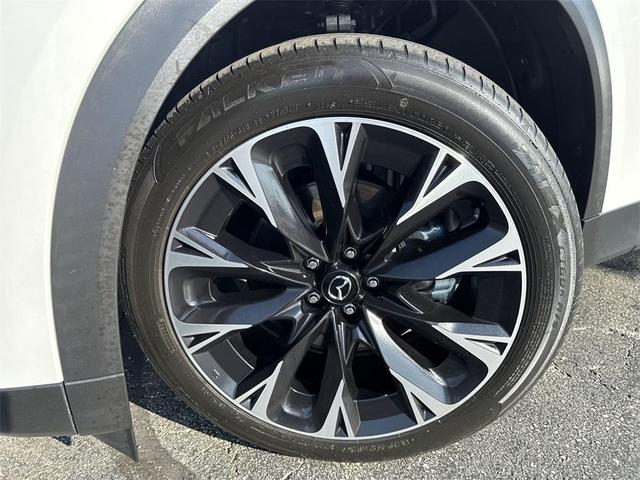 Photo of 2024 Rhodium White Metallic Mazda CX-90