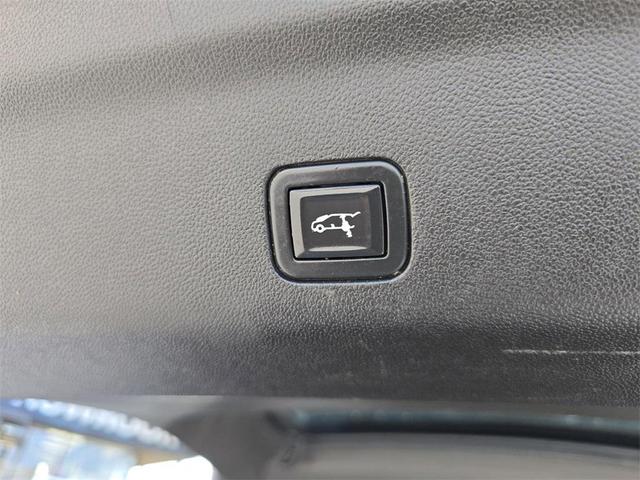 Photo of 2021 Summit White Chevrolet Suburban