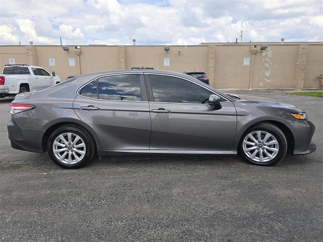 Photo of 2018 Predawn Gray Mica Toyota Camry