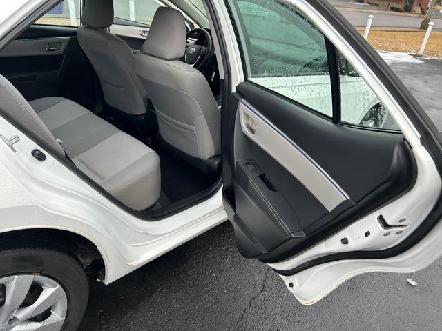 Photo of 2015 white Toyota Corolla