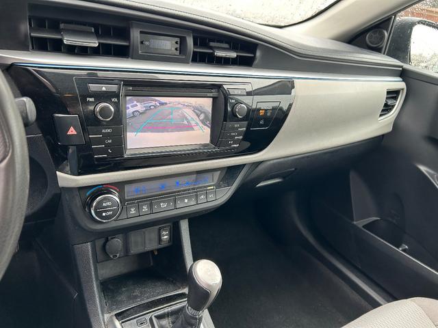 Photo of 2015 white Toyota Corolla