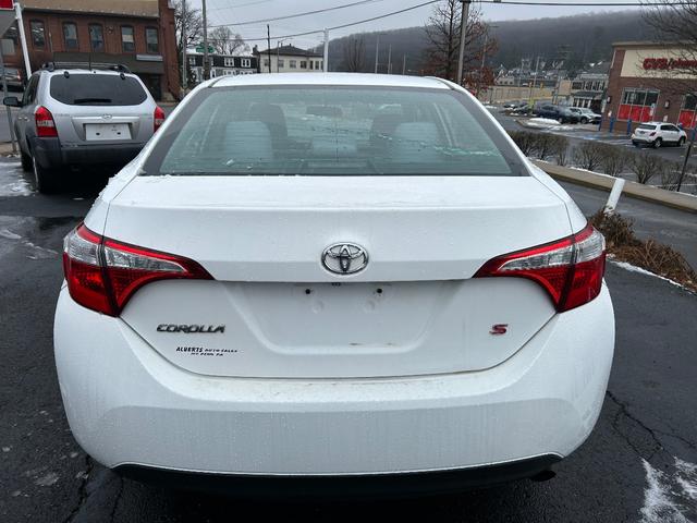 Photo of 2015 white Toyota Corolla
