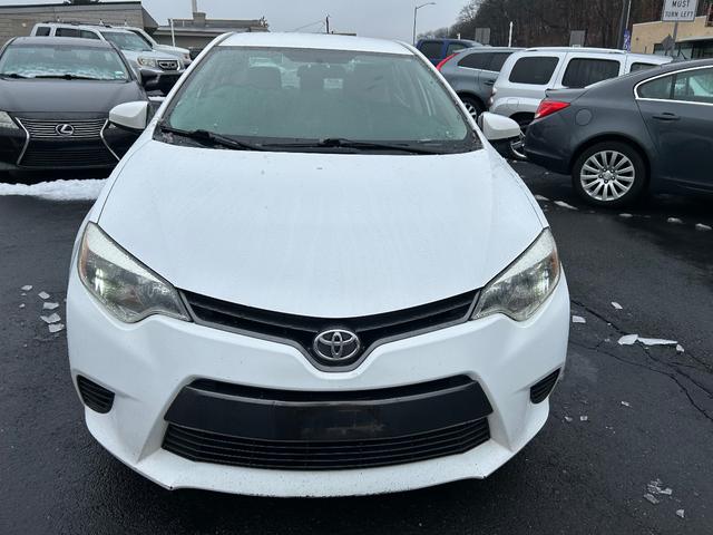 Photo of 2015 white Toyota Corolla
