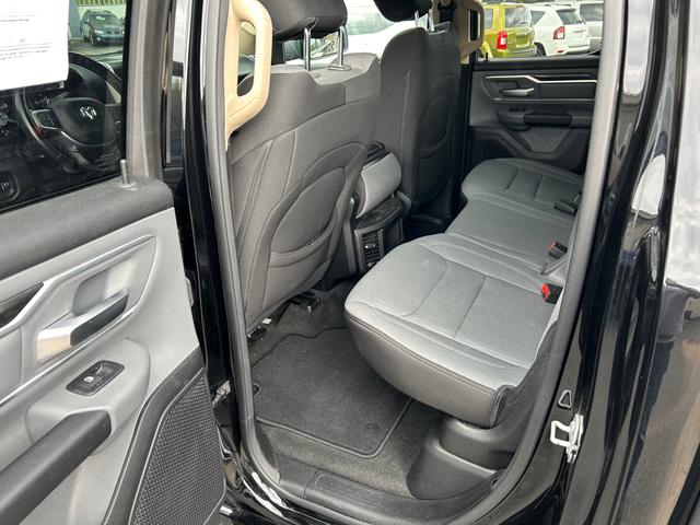 Photo of 2020 Diamond Black Crystal Pearlcoat RAM 1500