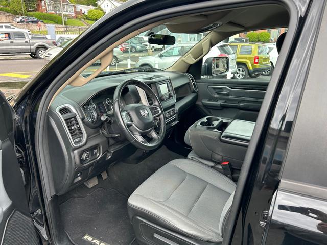 Photo of 2020 Diamond Black Crystal Pearlcoat RAM 1500