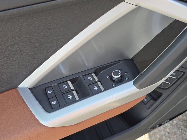 Photo of 2024 White Audi Q3