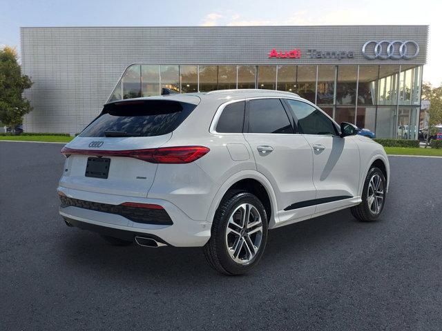 Photo of 2025 Glacier White Metallic Audi Q5