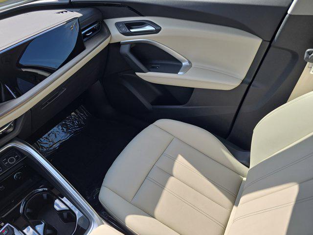 Photo of 2025 Glacier White Metallic Audi Q5