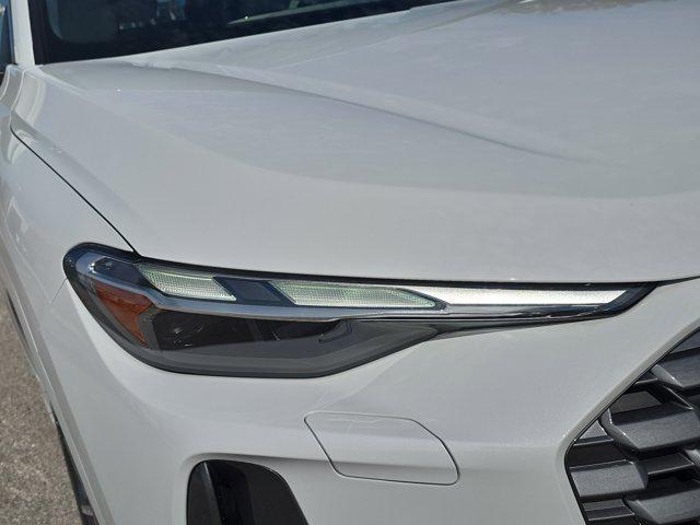 Photo of 2025 Glacier White Metallic Audi Q5