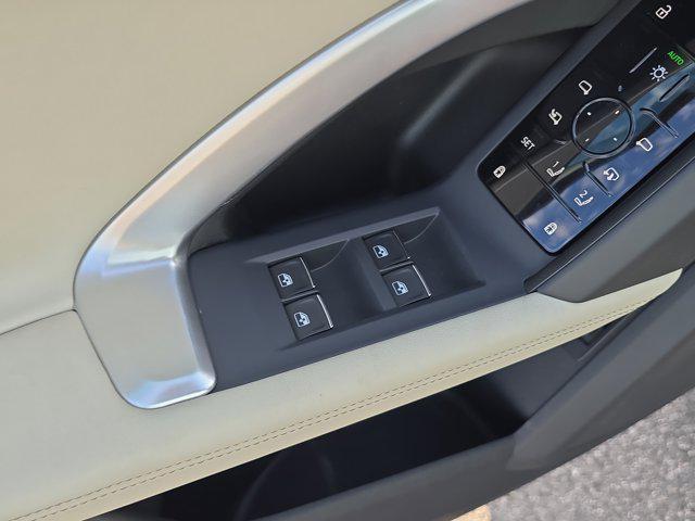 Photo of 2025 Glacier White Metallic Audi Q5