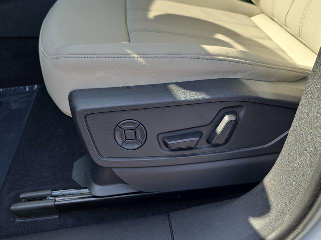 Photo of 2025 Glacier White Metallic Audi Q5