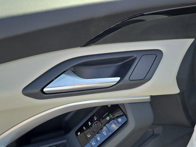 Photo of 2025 Glacier White Metallic Audi Q5