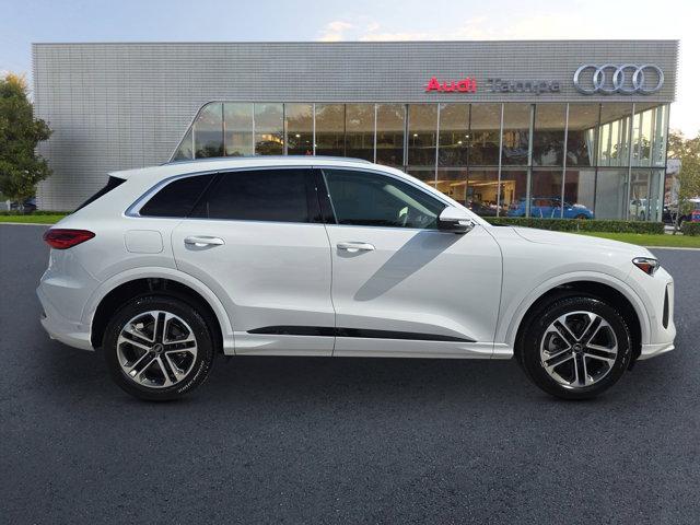 Photo of 2025 Glacier White Metallic Audi Q5