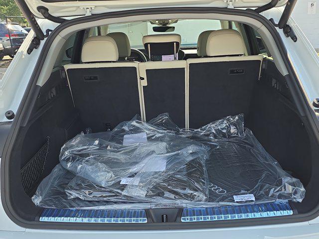 Photo of 2025 Glacier White Metallic Audi Q5