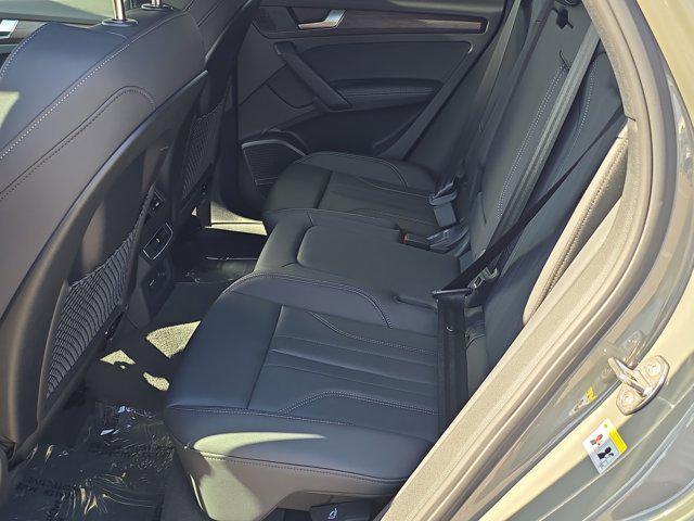 Photo of 2025 Chronos Gray Metallic Audi Q5