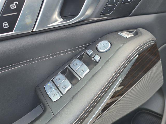 Photo of 2023 Black Sapphire Metallic BMW X7