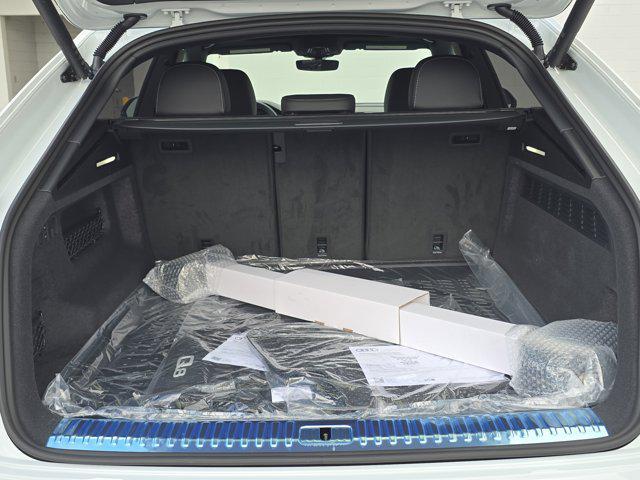 Photo of 2025 Glacier White Metallic Audi Q8