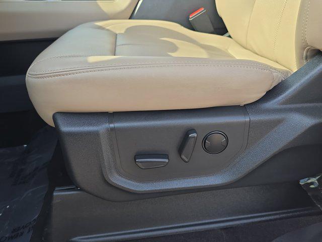 Photo of 2023 Star White Metallic Tri-Coat Ford Expedition