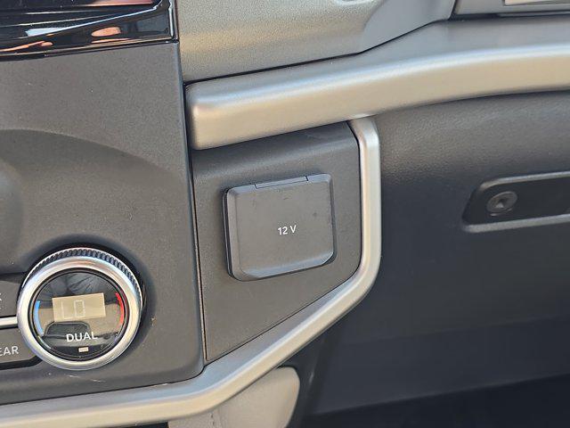 Photo of 2023 Star White Metallic Tri-Coat Ford Expedition