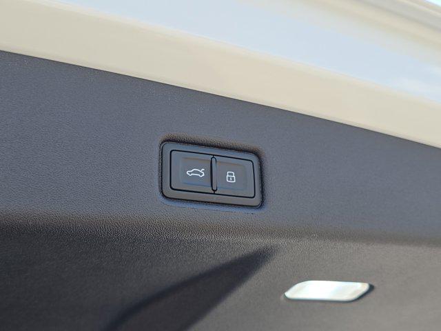 Photo of 2025 Glacier White Metallic Audi Q5