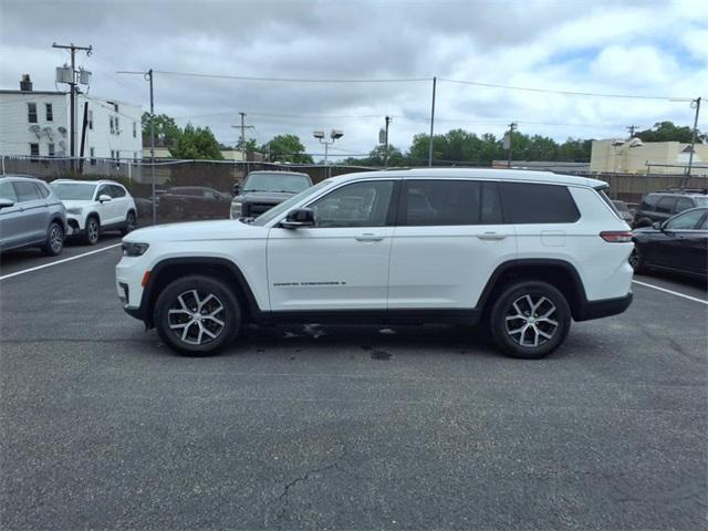 Photo of 2023 Bright White Clearcoat Jeep Grand Cherokee L